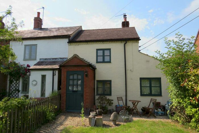 2 Bedroom Cottage To Rent In Main Street, Twyford, Buckingham, MK18