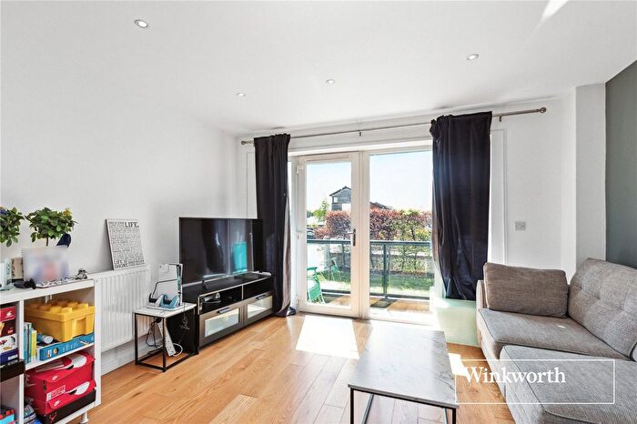 1 Bedroom Flat To Rent In Peacock Close, London, NW7