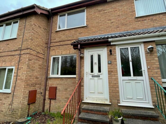 2 Bedroom Town House To Rent In The Spinney, Scarborough, YO12