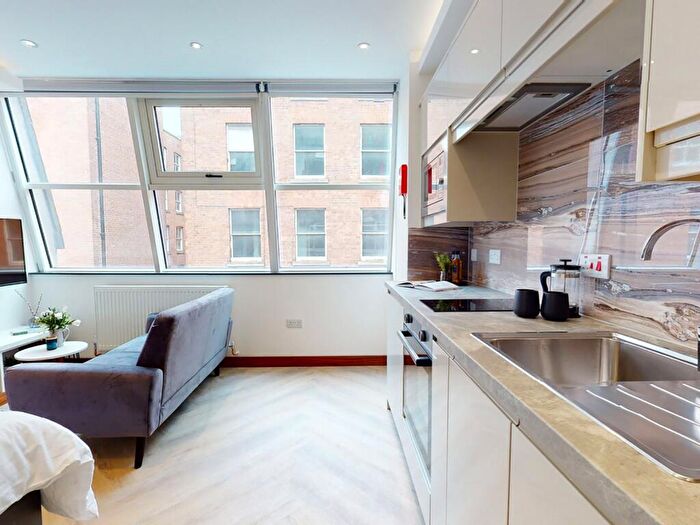Apartment To Rent In Apt, Live Oasis Piccadilly #, M1
