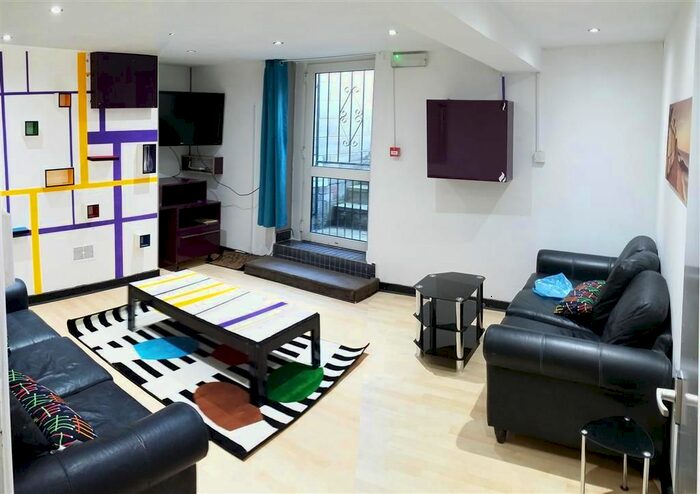 6 Bedroom Property To Rent In Delph Mount, Leeds, LS6