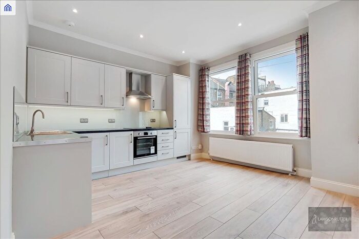 3 Bedroom Flat To Rent In Biscay Road, Hammersmith, London, W6