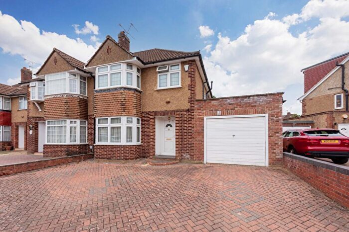 3 Bedroom Semi-Detached House For Sale In Hillary Road, Langley, SL3