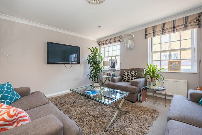 2 Bedroom Flat To Rent In Sheen Lane, London, SW14