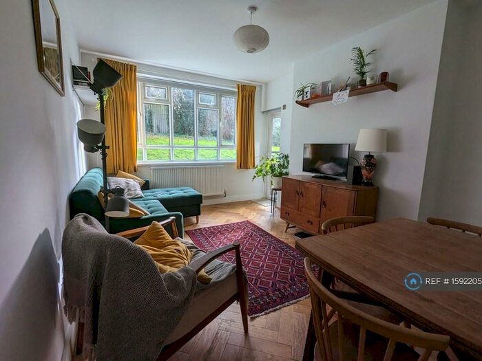 3 Bedroom Flat To Rent In Lyndale, London, NW2