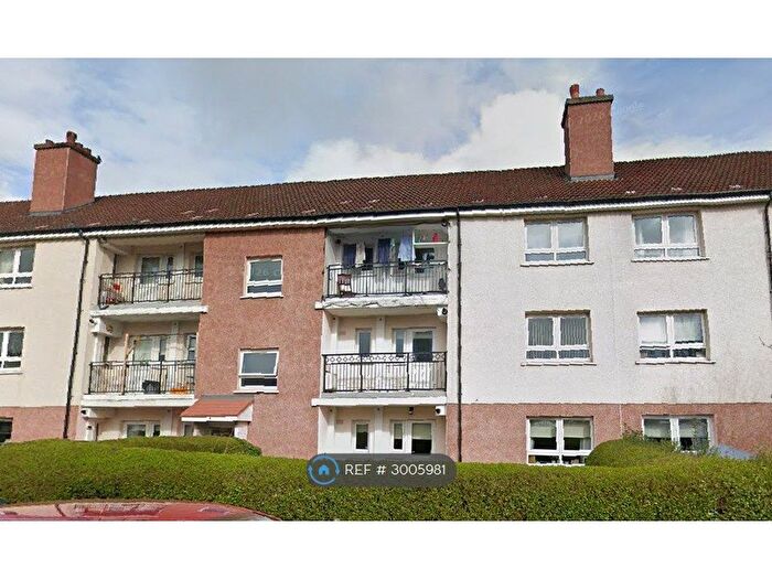 3 Bedroom Flat To Rent In Drumreoch Place, Glasgow, G42