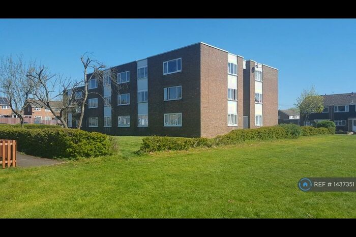 2 Bedroom Flat To Rent In Wesley Court, Royal Wootton Bassett, Swindon, SN4