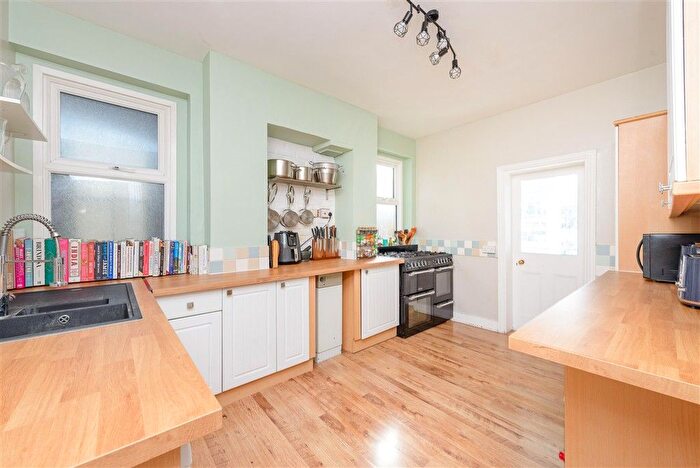 4 Bedroom Semi-detached House For Sale In The Brent, Dartford, Kent, DA1