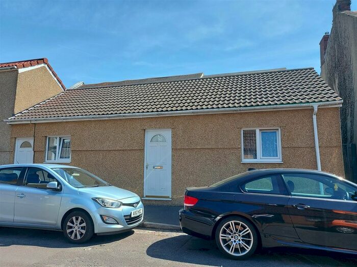 1 Bedroom Flat To Rent In Two Mile Hill Road, Kingswood, Bristol, BS15