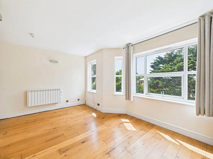 1 Bedroom Flat To Rent In Eaton Gardens, Hove, BN3