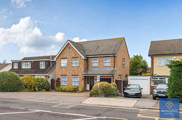 4 Bedroom Detached House For Sale In Chase Cross Road, Romford, RM5