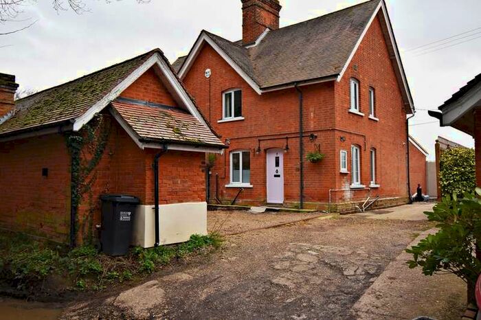 3 Bedroom Semi-Detached House To Rent In Cromer Hyde Lane, Lemsford, Welwyn Garden City, AL8