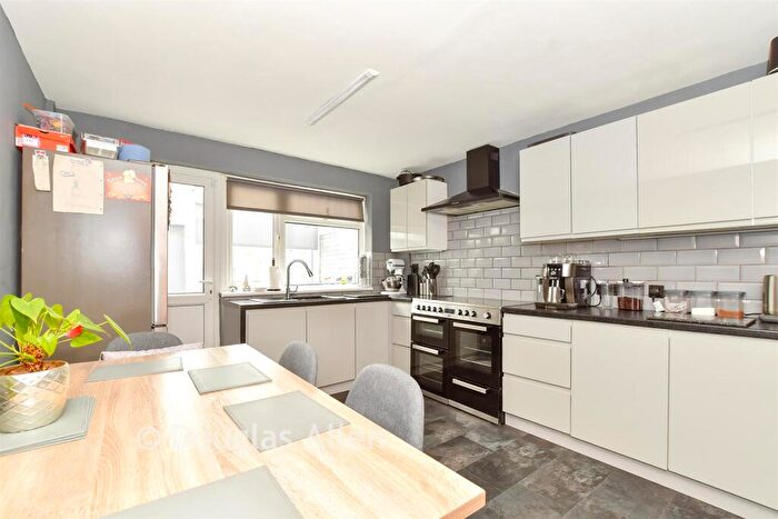 3 Bedroom Town House For Sale In Gramer Close, London, E11