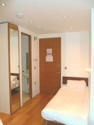 Studio To Rent In Tower Bridge Road, London, SE1