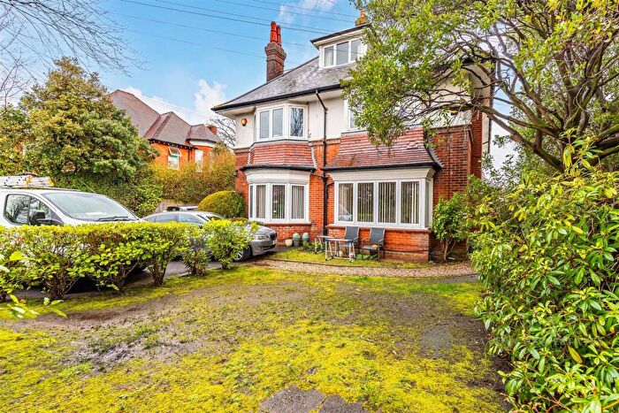 2 Bedroom Flat To Rent In Spacious Character Filled Property Walking Distance To Charminster High Street, BH8