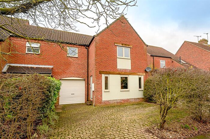 3 Bedroom Semi Detached House For Sale In Chestnut Road, Cawood, YO8
