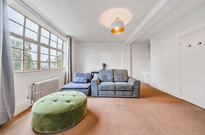 2 Bedroom Flat To Rent In Ladbroke Grove, London, W11