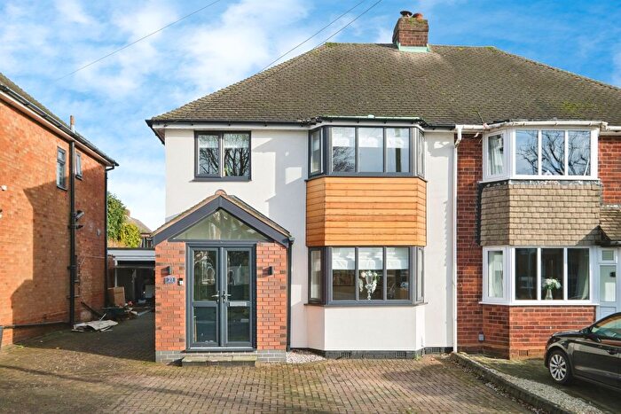 3 Bedroom Semi Detached House For Sale In Bonnington Way, Birmingham, B43