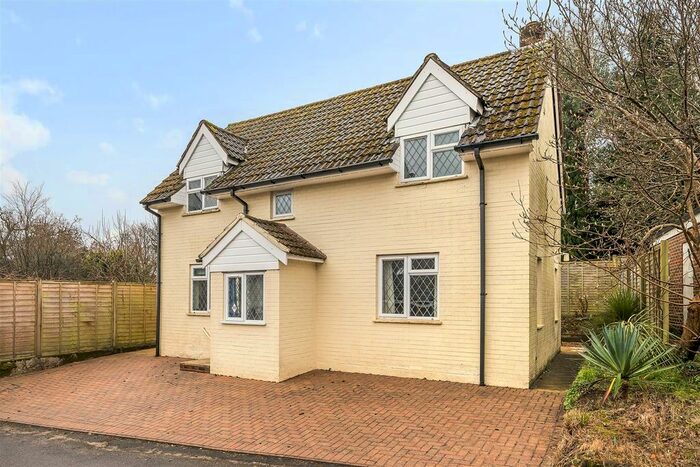 3 Bedroom Detached House To Rent In Critchmere Vale, Haslemere, GU27