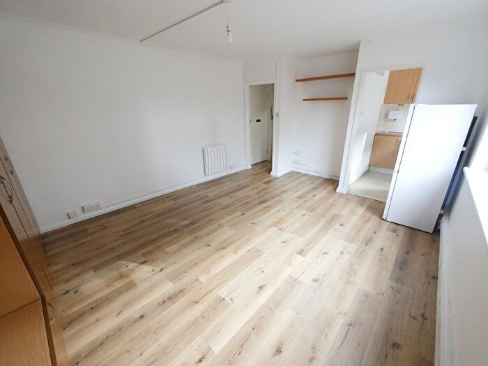 1 Bedroom Flat To Rent In Feltham Hill Road, Ashford, TW15