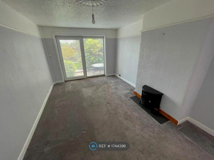 3 Bedroom Semi-Detached House To Rent In Collingwood, Manchester, M27