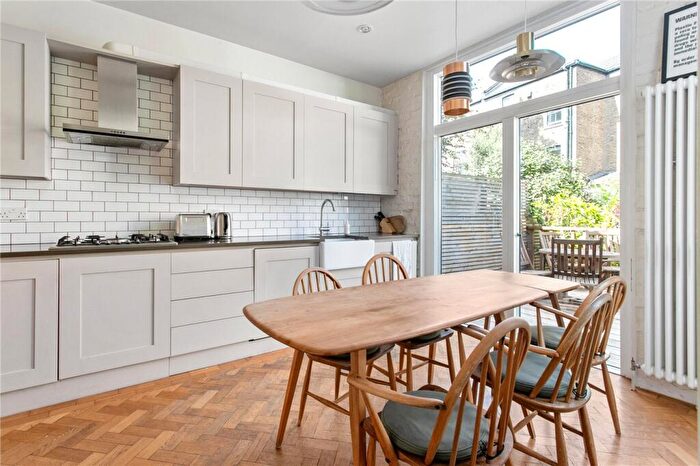 2 Bedroom Apartment To Rent In Brownswood Road, London, N4