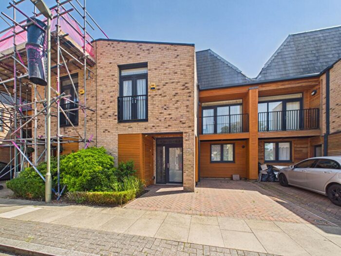 3 Bedroom Terraced House For Sale In Minerva Way, Barnet, EN5