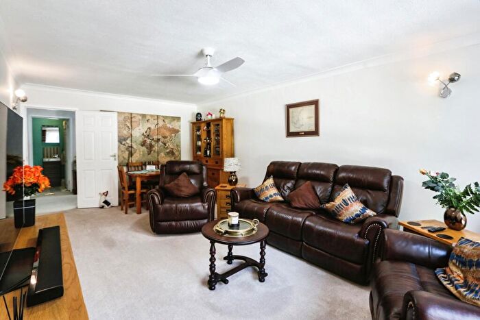 2 Bedroom Flat For Sale In Dean Park Road, Bournemouth, Dorset, BH1