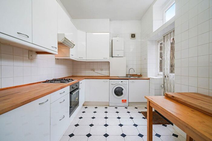 2 Bedroom Flat To Rent In Fordwych Road, London, NW2