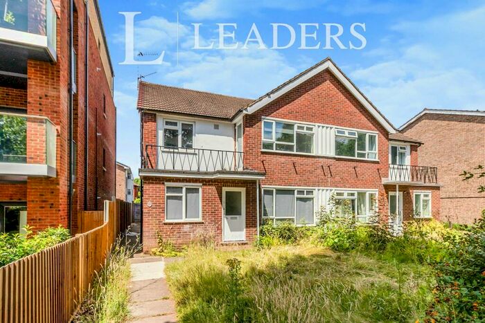 2 Bedroom Flat To Rent In Lovelace Road, Surbiton, KT6