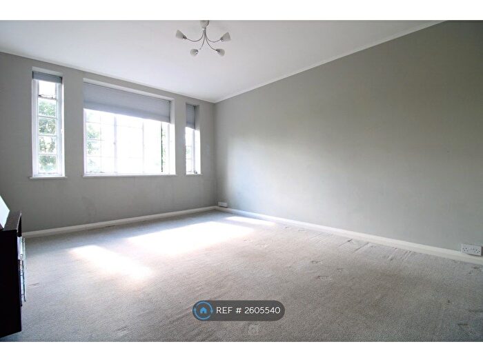 2 Bedroom Flat To Rent In London, London, SW16