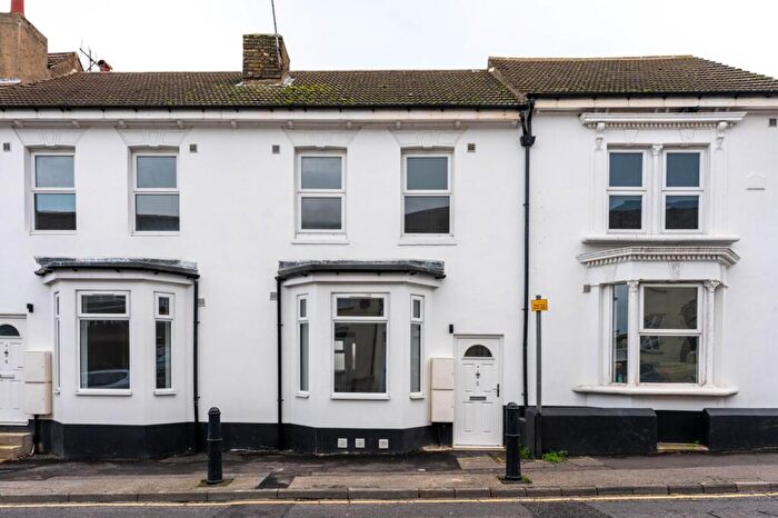 1 Bedroom Flat To Rent In Canterbury Street, Gillingham Kent, ME7