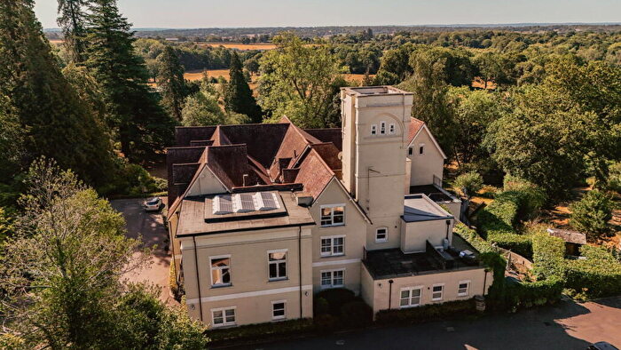 2 Bedroom Apartment For Sale In Coopers Hill Road, Nutfield, Redhill, RH1