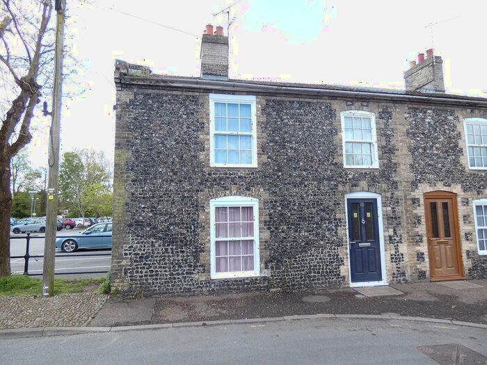 3 Bedroom Semi-Detached House To Rent In Minstergate, Thetford, IP24