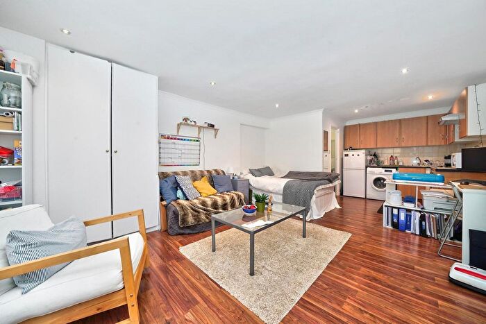 1 Bedroom Flat For Sale In Penywern Road, London, SW5