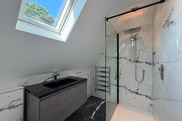 4 Bedroom Detached House To Rent In Weybridge, Surrey, KT13