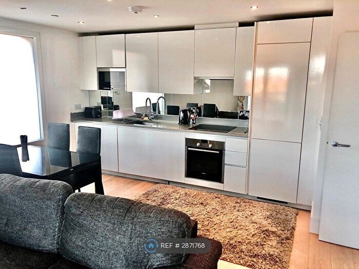 2 Bedroom Flat To Rent In St. Luke's Avenue, London, SW4