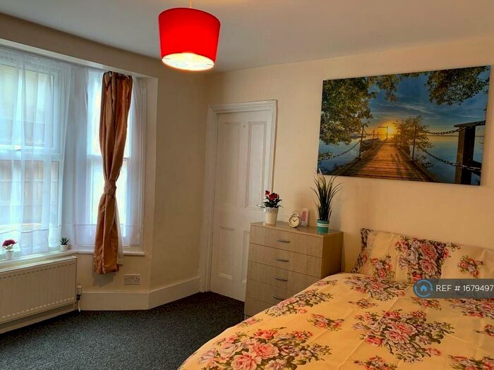 Studio To Rent In Sutherland Road, London, N17