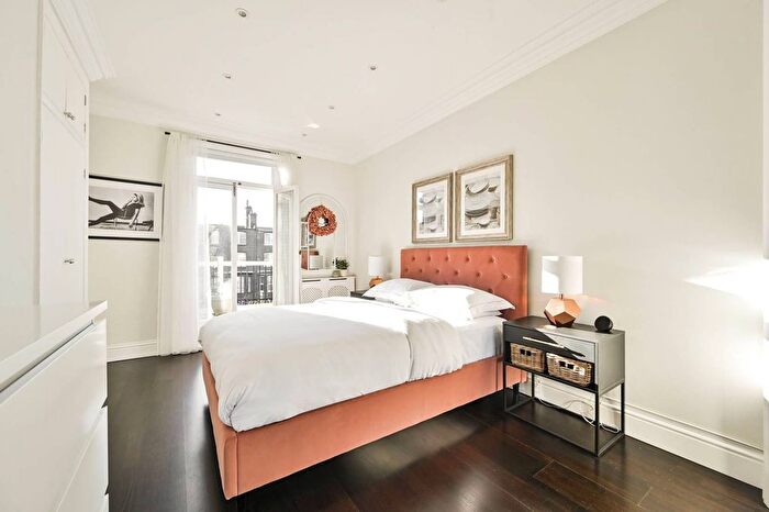 Studio To Rent In Talgarth Road, Barons Court, London, W14