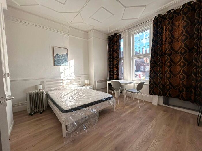 1 Bedroom Studio To Rent In Emanuel Avenue, Ealing, W3