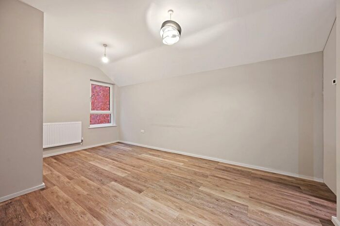 1 Bedroom Flat To Rent In High Street, Sutton, SM1