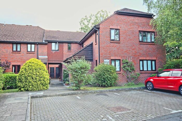 1 Bedroom Flat To Rent In St. Johns Mews, St. Johns, Woking, GU21