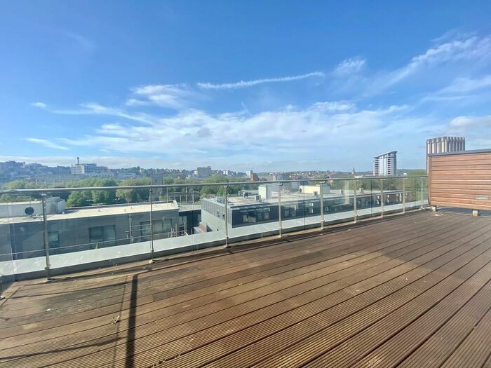 2 Bedroom Apartment To Rent In Finzels Reach, Malt House, BS1