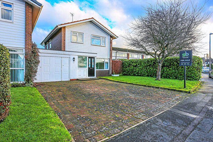 3 Bedroom Detached House For Sale In Eastfield Drive, Solihull, B92