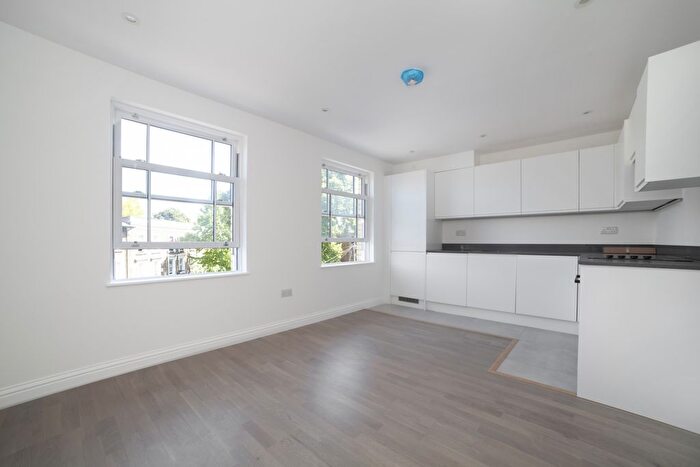 2 Bedroom Flat To Rent In Flaxman Road, London, SE5