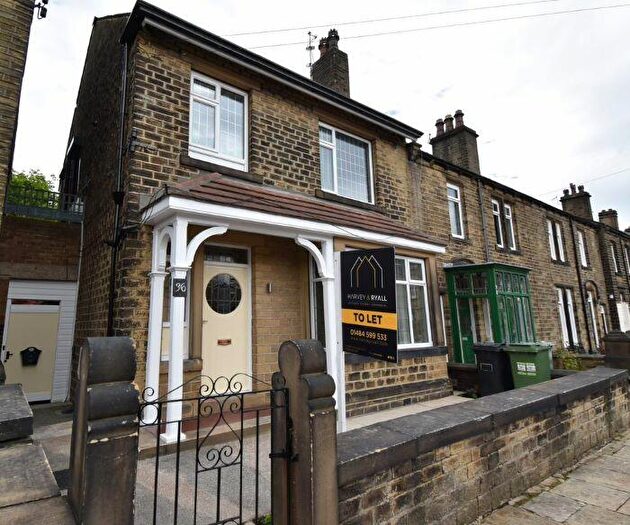 2 Bedroom Apartment To Rent In Lea Street, Huddersfield, West Yorkshire, HD3