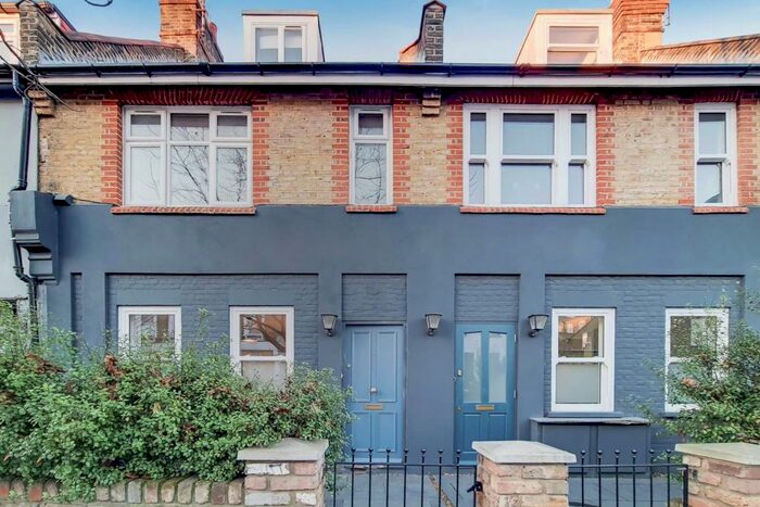 2 Bedroom Maisonette To Rent In Upland Road, East Dulwich, London, SE22