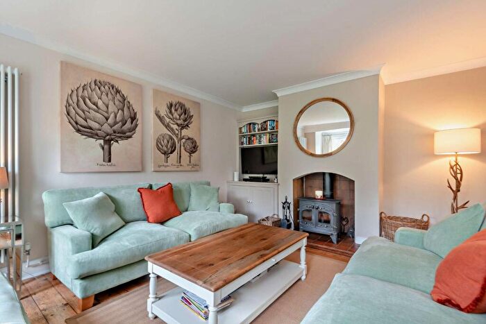 4 Bedroom Detached House For Sale In Tutts Clump, Berkshire, RG7