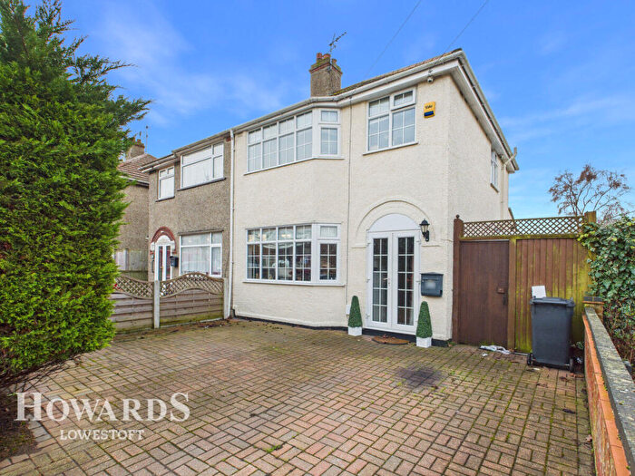 3 Bedroom Semi Detached House For Sale In Monckton Avenue, Oulton Broad, NR32