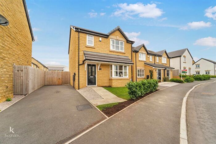 3 Bedroom Detached House For Sale In Cunliffe Drive, Burnley, BB12